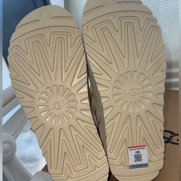 UGG WOMEN’S GOLDENSTAR SLIP ON SLINGBACK CLOG IN PALE BUTTERCUP SIZE 7 - Picture 5 of 5